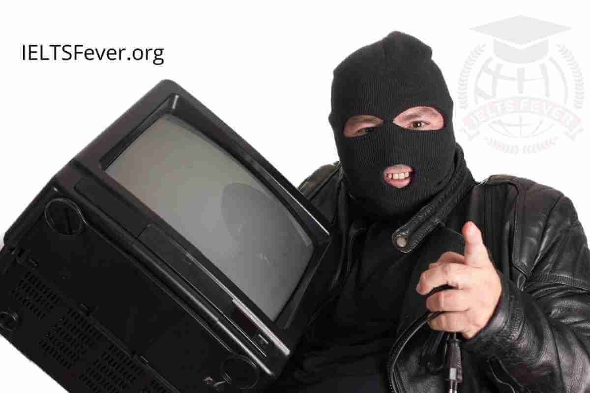 Crimes and Other Kinds of Information on Tv and Newspapers